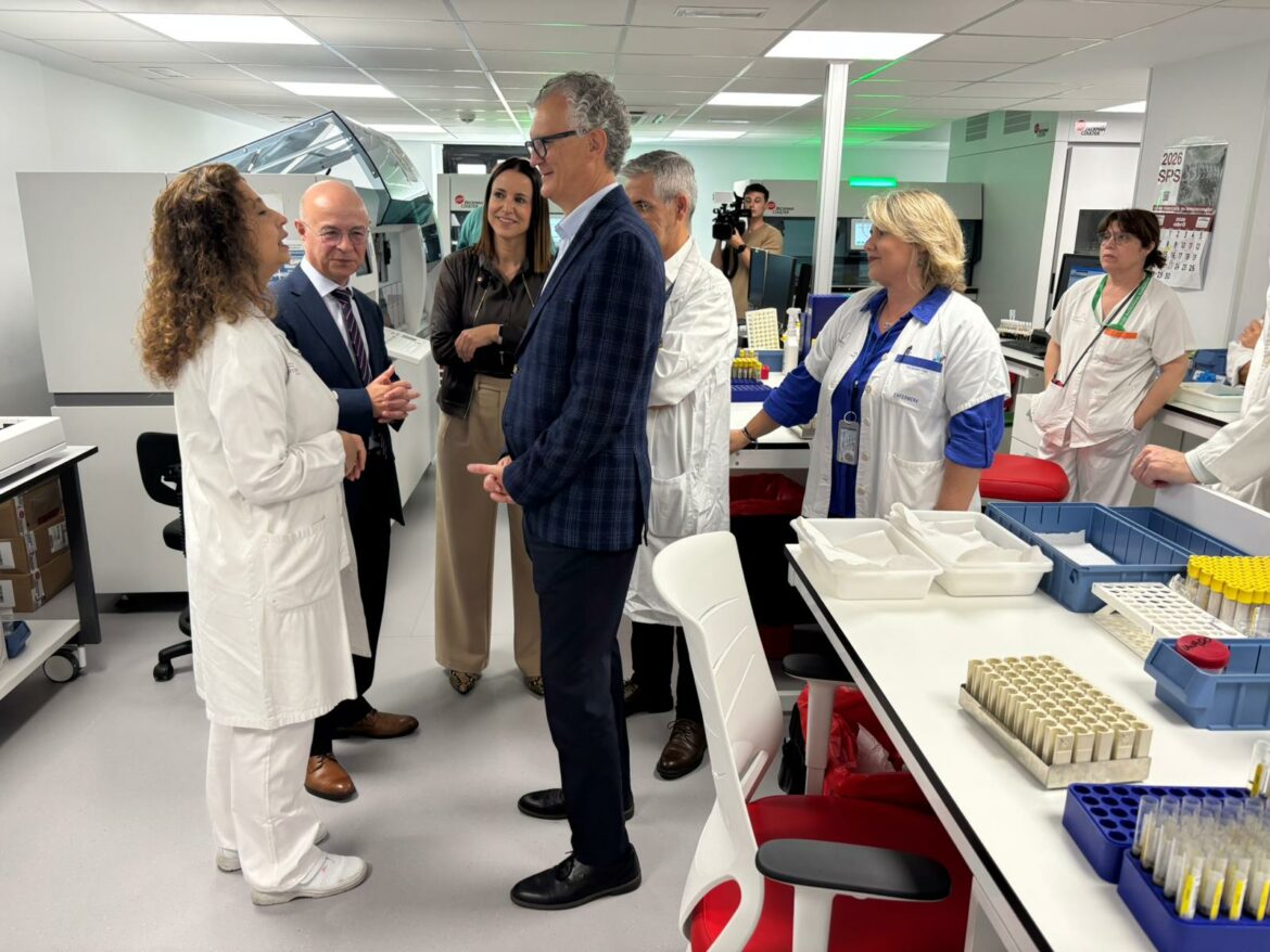 El nuevo laboratorio del Morales Meseguer de Murcia gestiona 1.800 analíticas y 4.650 muestras diarias