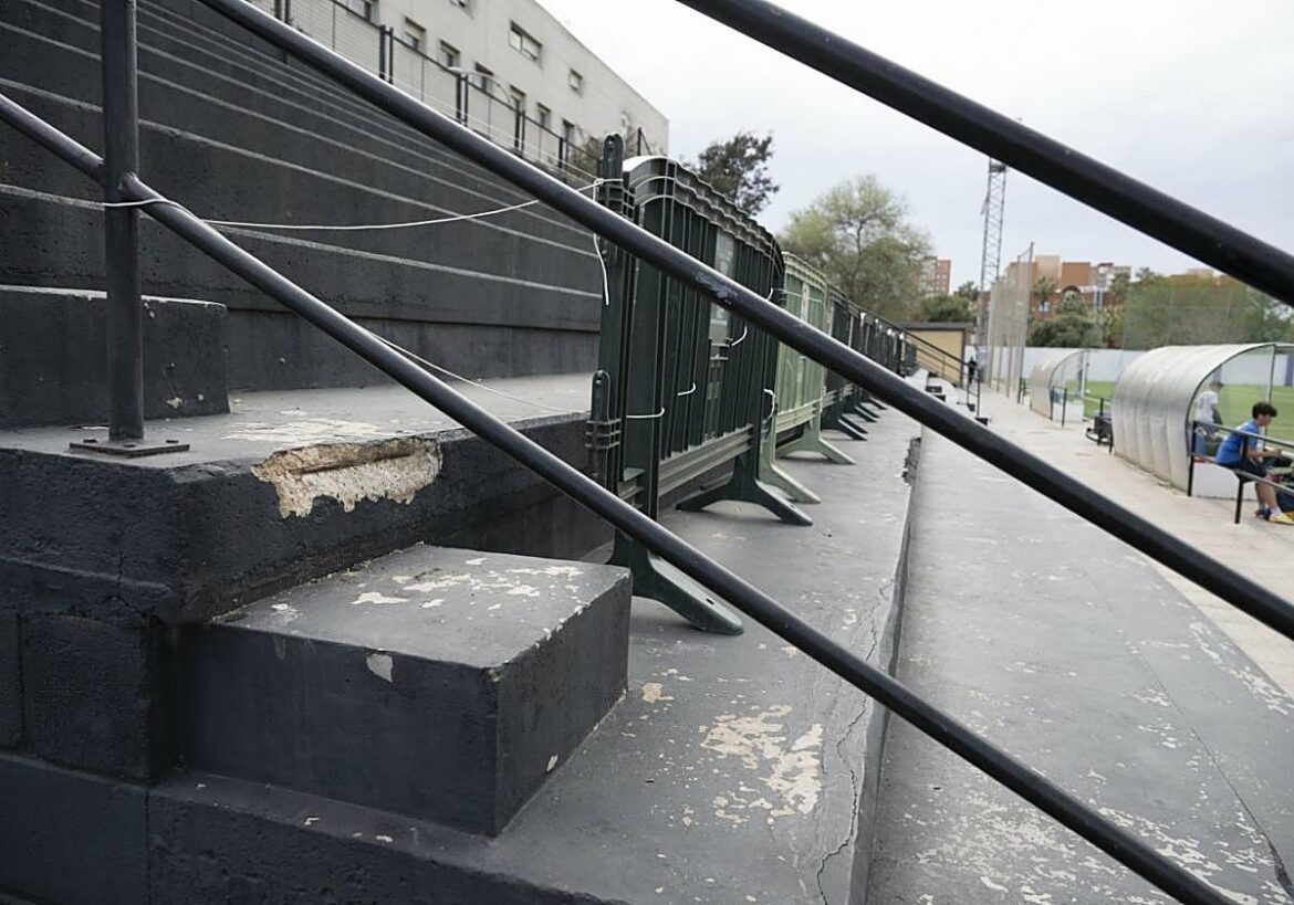 La grada del Mundial 82 de Cartagena espera un informe para su reforma