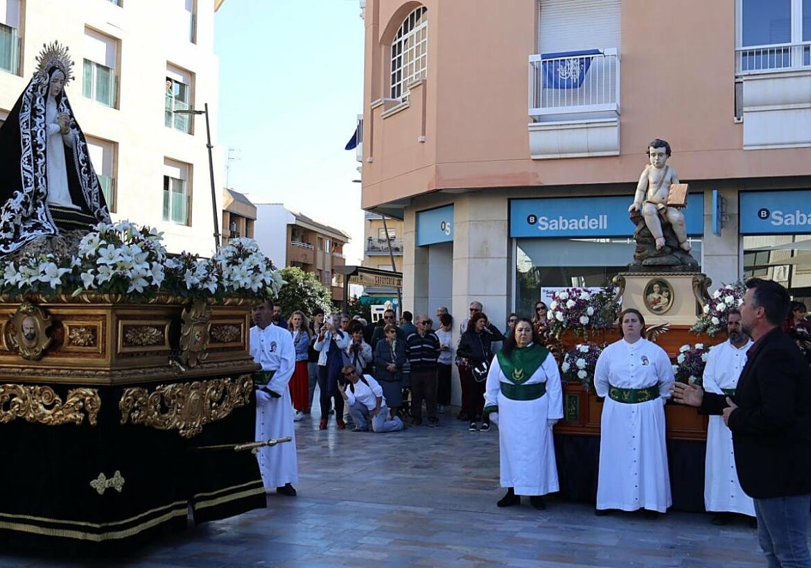 La Virgen de la Soledad abraza a los mayores en San Pedro