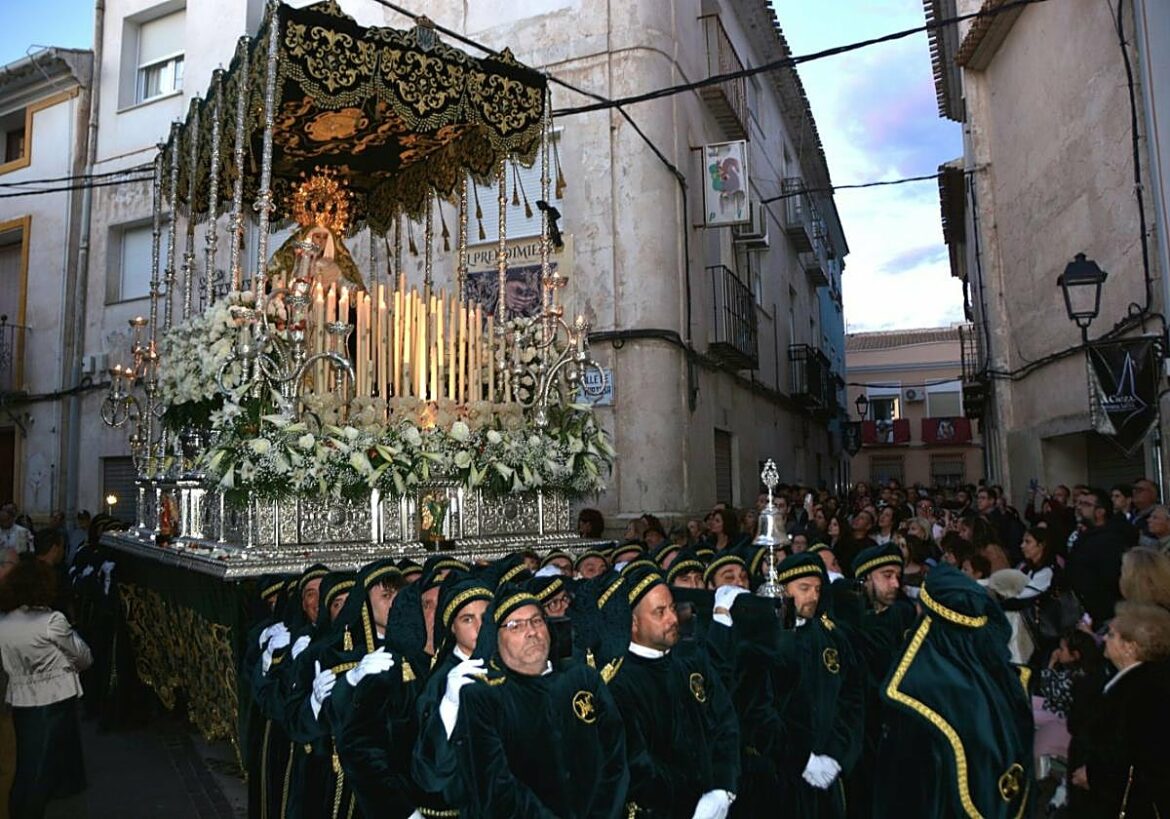 La Gracia de la Esperanza ilumina la tarde del Jueves Santo ciezano