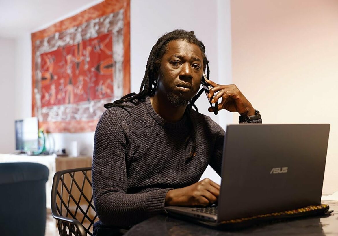 Las ONG denuncian cobros de hasta 3.000 euros en el mercado negro del padrón en la Región