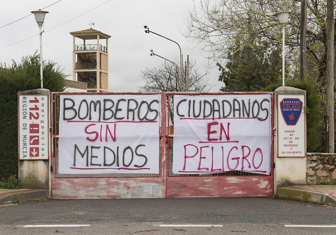 Técnicos y políticos reclaman más medios para el parque de bomberos de Caravaca