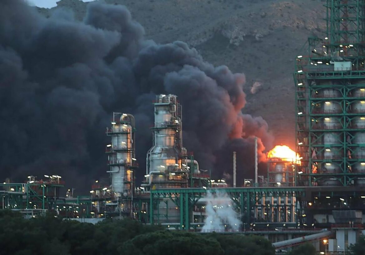 Empiezan a reparar la unidad de la refinería de Repsol afectada por el incendio de enero en Cartagena