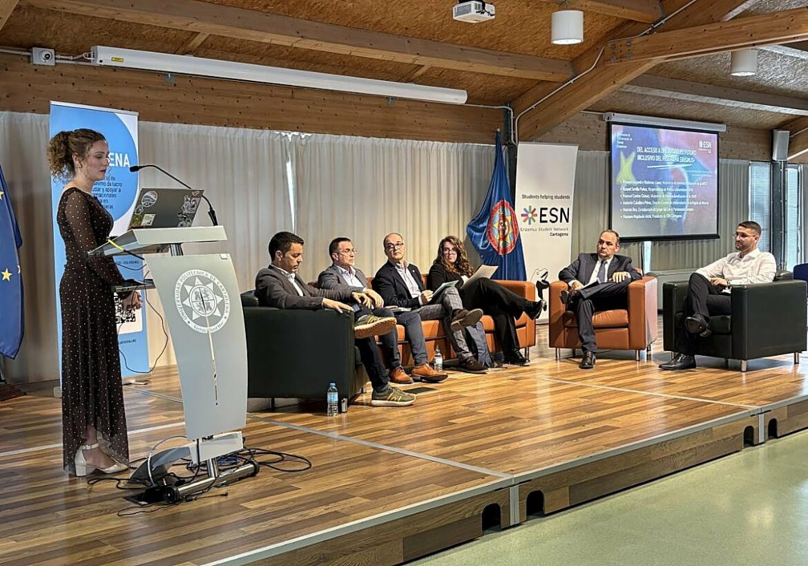 «Muchos alumnos cancelan la solicitud de becas Erasmus por su escasa cuantía»