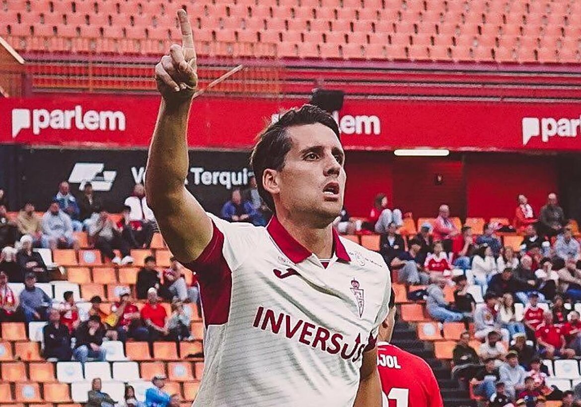 El gol de Juanto Ortuño rompe la sequía que retrata al Real Murcia menos murciano