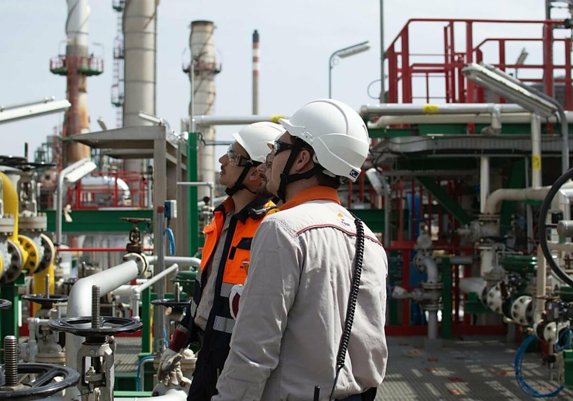 Repsol afronta una mayor producción de biocombustible en plena crisis bélica