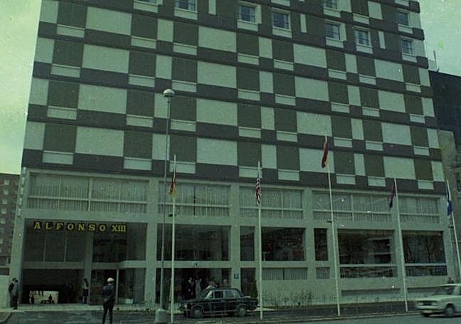 El hotel Alfonso XIII se postula como emblema de Cartagena tras medio siglo de historia