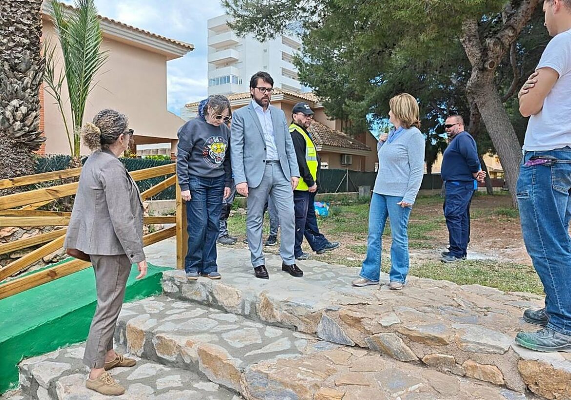 Alumnos de la ADLE mejoran la accesibilidad del polideportivo de Playa Honda de Cartagena