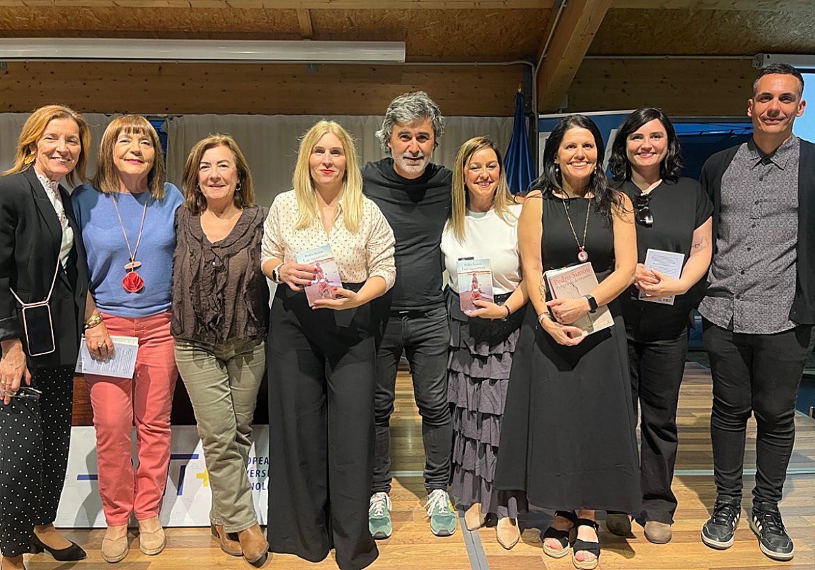 Pedro Simón se reúne con 300 lectores de las bibliotecas públicas de Cartagena