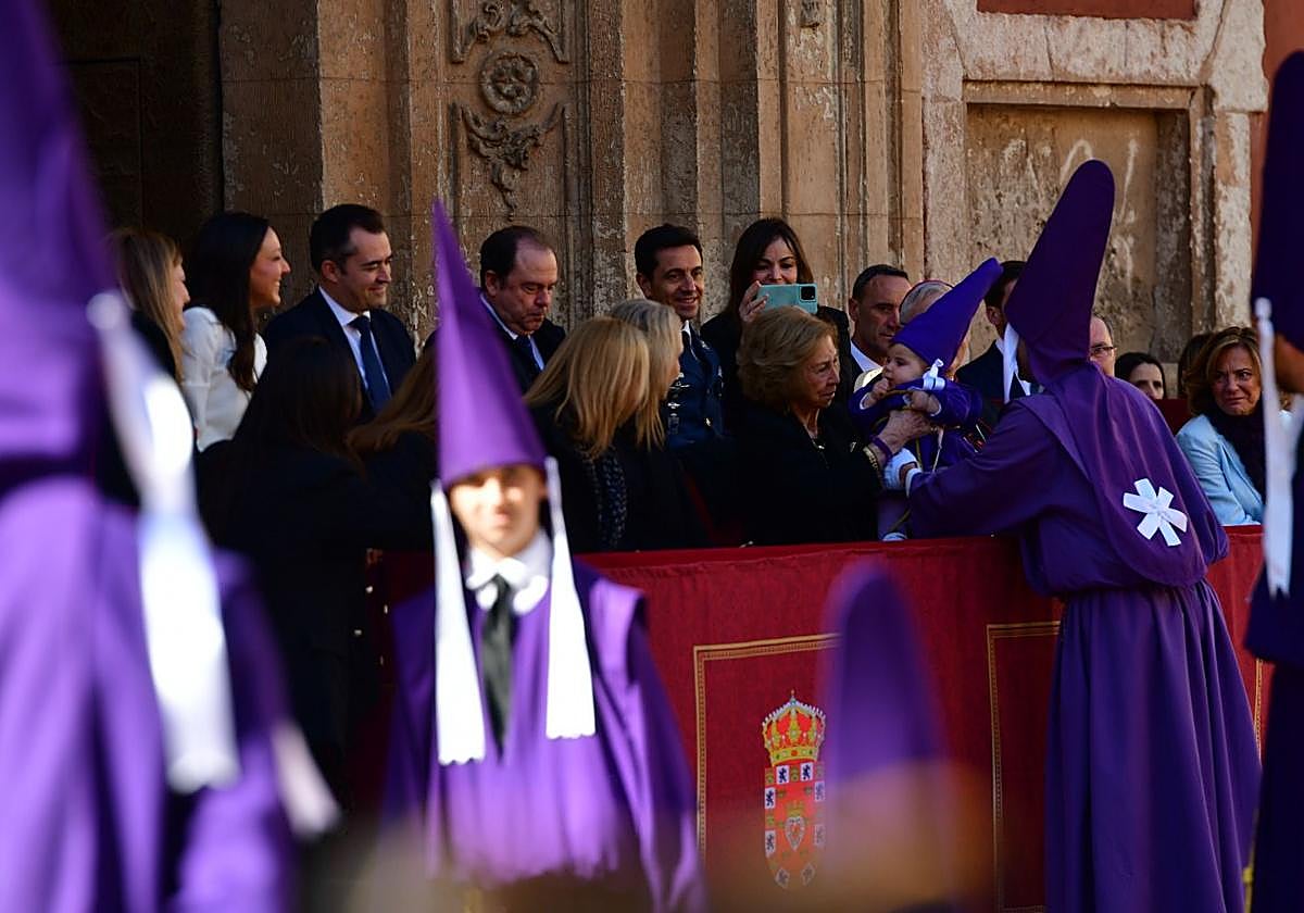 La Reina Sofía y las Infantas disfrutan de la mañana 'morá' de los Salzillos