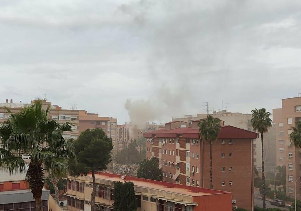 Alarma en el centro de Murcia por un incendio en una marisquería