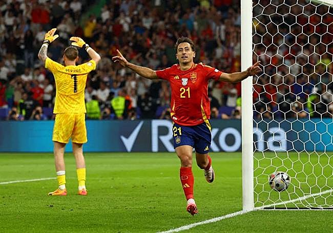 Mikel Oyarzabal celebra el gol de la final de la Eurocopa 2024.