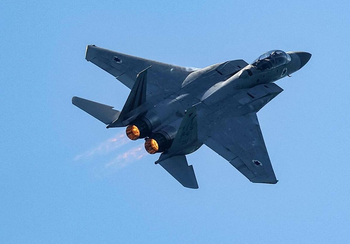 El Pentágono monta una arriesgada misión de rescate en Irán para salvar a su aviador