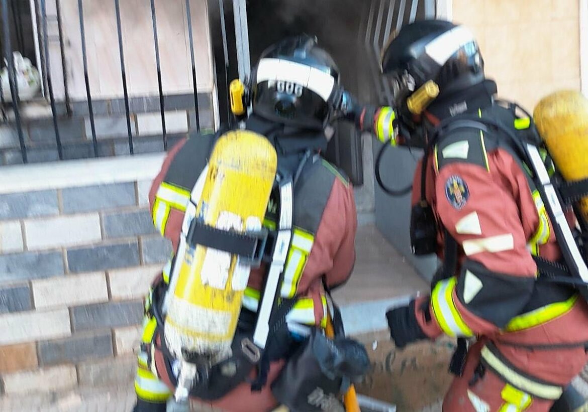 Alarma por el incendio de una vivienda en Los Dolores de Cartagena