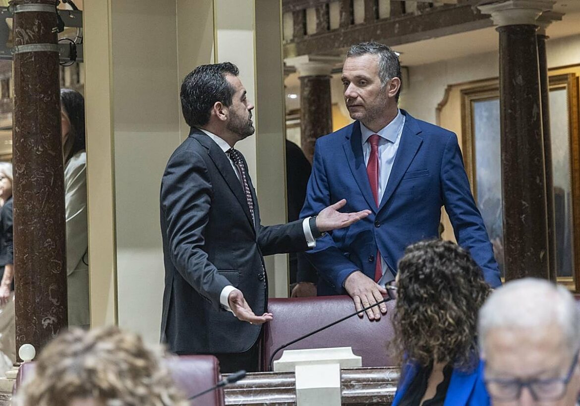 El PP priorizará a Vox pese a tener mayoría con Antelo y la nueva fugada del partido