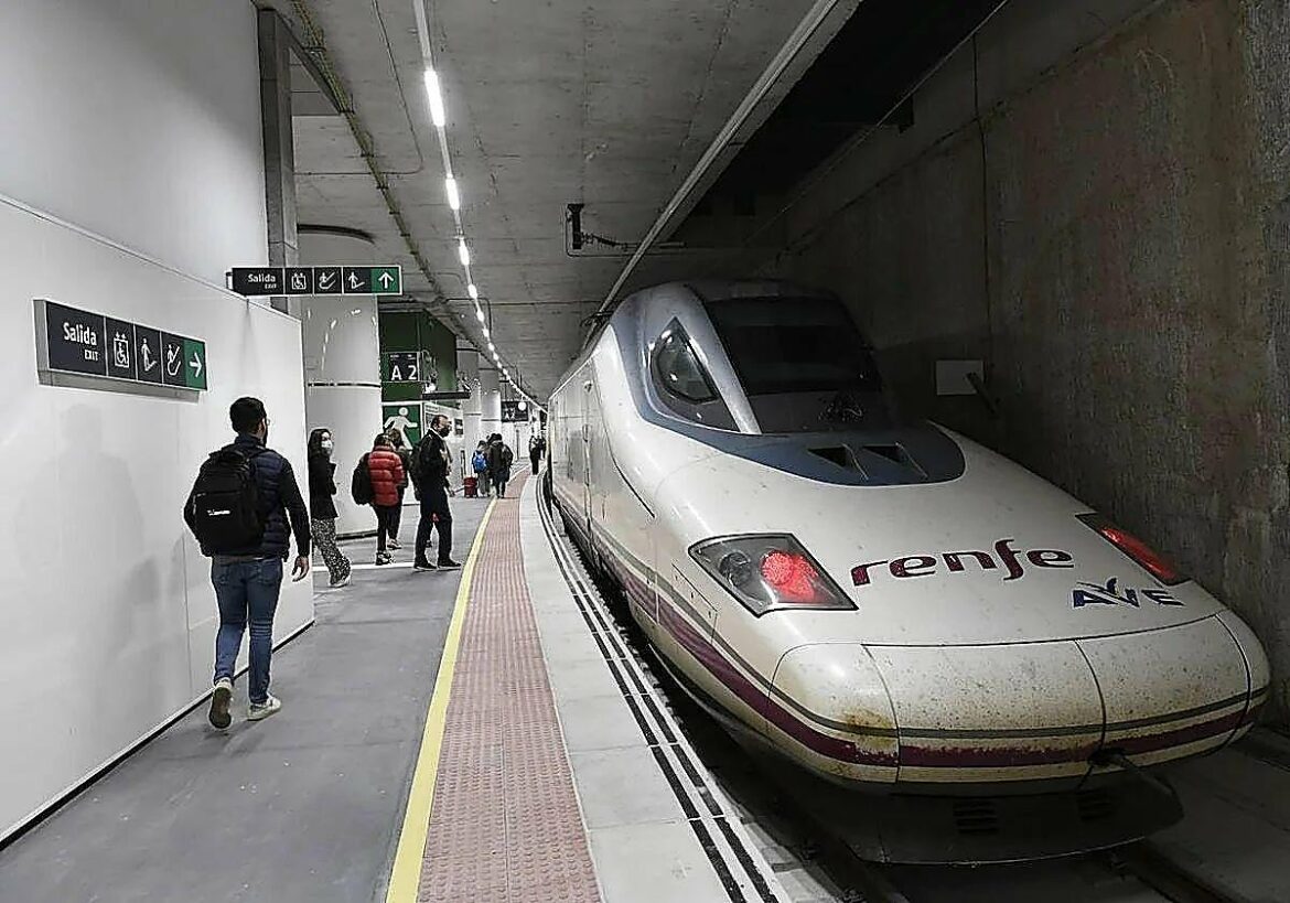 La línea de AVE entre Murcia y Madrid tiene 8 limitaciones temporales de velocidad por el estado de las vías