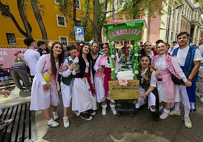 Una celebración de colores que inunda Murcia de la mañana a la noche