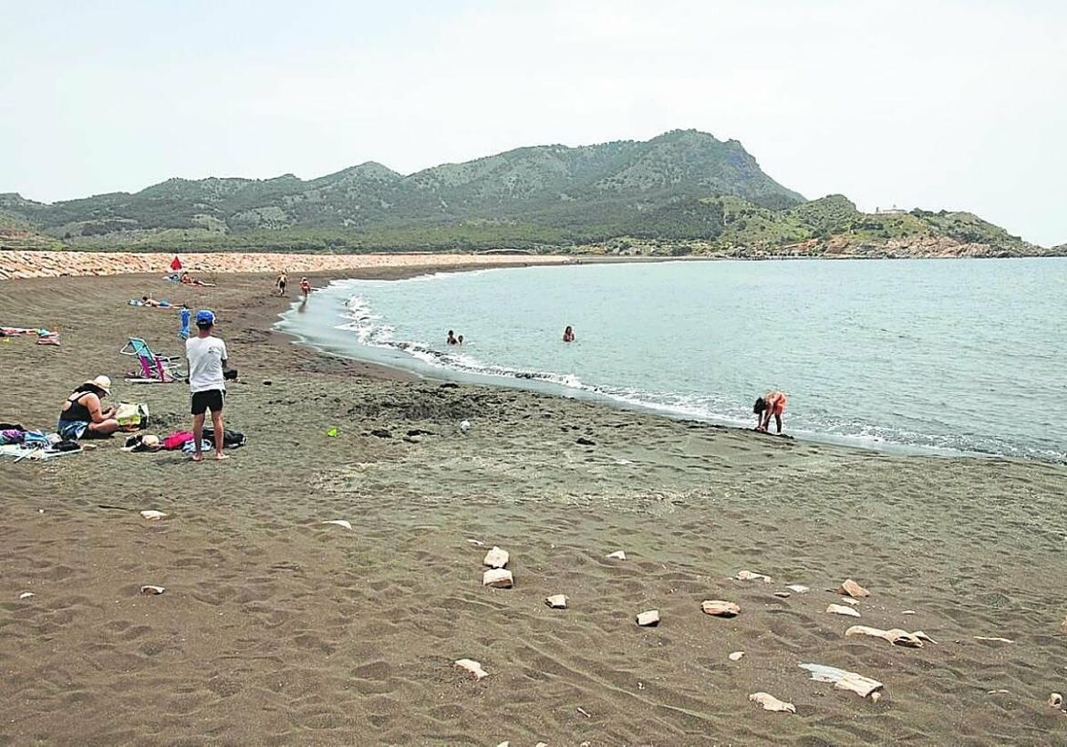 El Ayuntamiento de La Unión culpa a Costas de la suspensión del triatlón en la playa de San Bruno