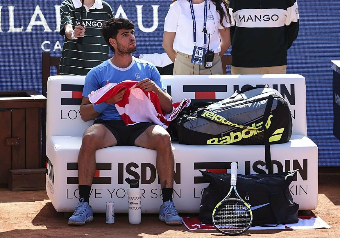 Carlos Alcaraz abandona el Conde de Godó por una lesión