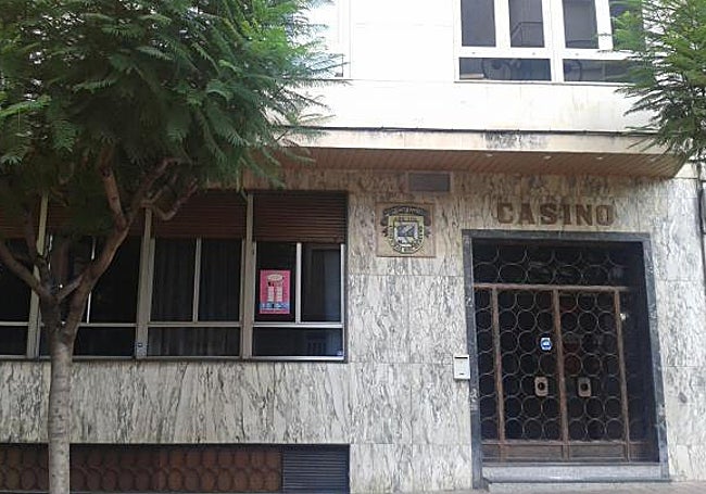Acceso principal al casino de Molina de Segura.