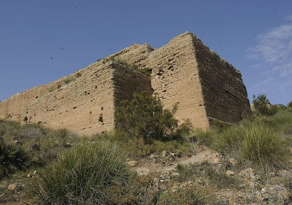El castillo sobre ruinas fenicias que puedes visitar sin salir de Murcia