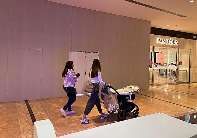 Cuatro encapuchados asaltan dos joyerías de Nueva Condomina en Murcia mediante alunizaje