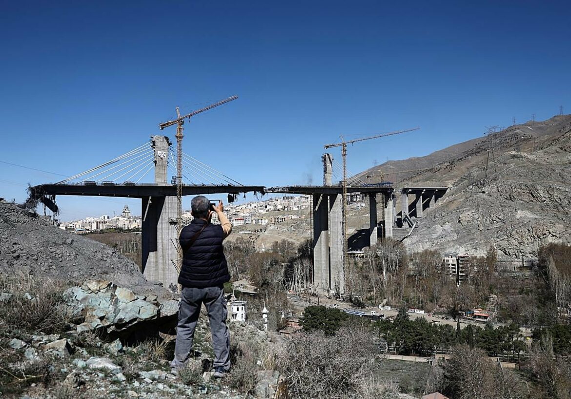 Irán lanza una oleada de ataques contra Israel y anuncia haber derribado un segundo caza de EE UU