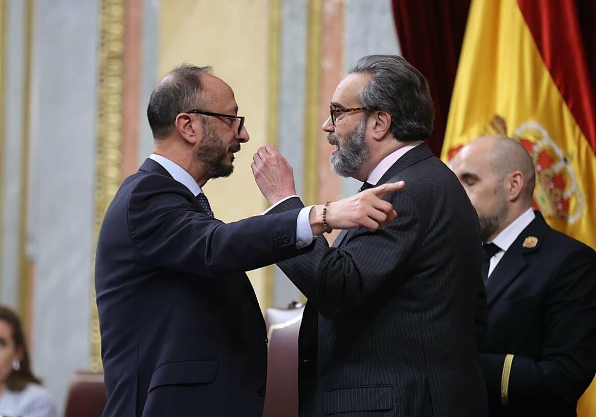 Expulsado un diputado de Vox por encararse con una letrada del Congreso y con el vicepresidente