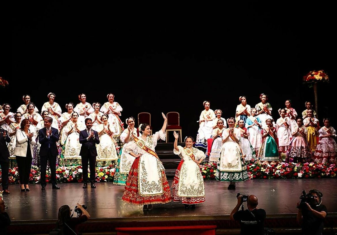 Reinas sobre las tablas para exaltar la huerta de Murcia