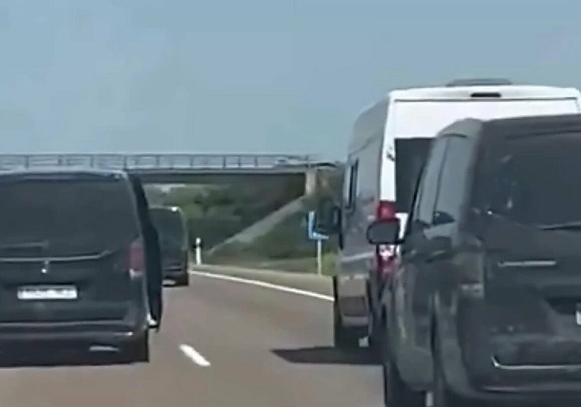 Detenido un seguidor de la Real Sociedad relacionado con el acoso en carretera a una furgoneta del Atlético