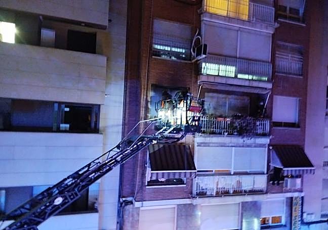 Muere una mujer de 82 años en el incendio de un piso en Murcia