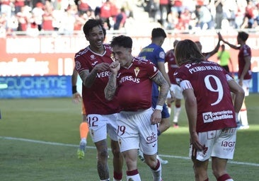 Un Real Murcia renacido tumba al Atlético y se permite soñar