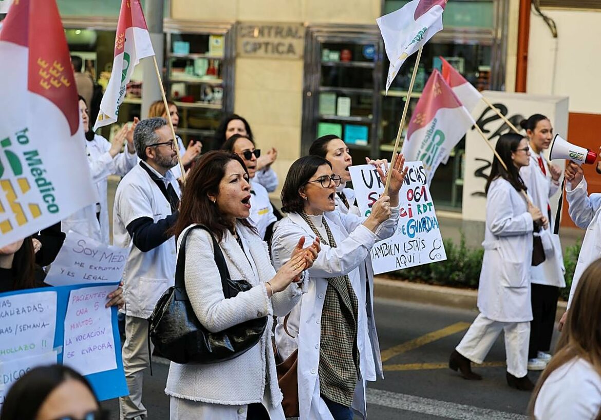 La huelga de médicos obliga a suspender 4.500 citas en el SMS