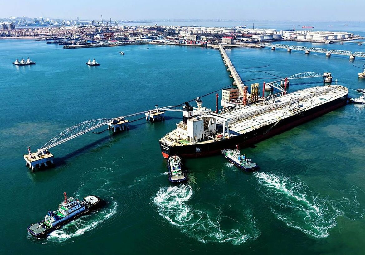 El petróleo se desploma por la tregua de Trump con Irán y catapulta a las Bolsas