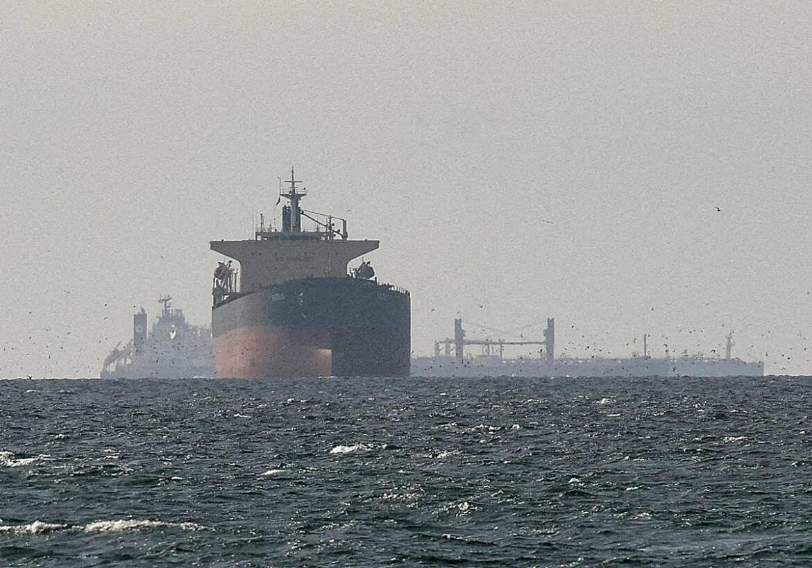 Última hora de la guerra en Oriente Medio | El precio del petróleo se dispara un 7% tras anunciar EE UU que bloqueará Ormuz