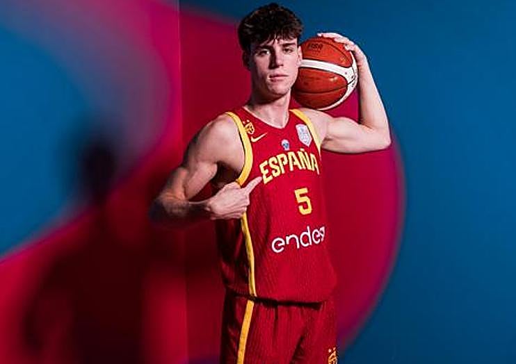 Mario Saint-Supéry, con la camiseta de la selección española.