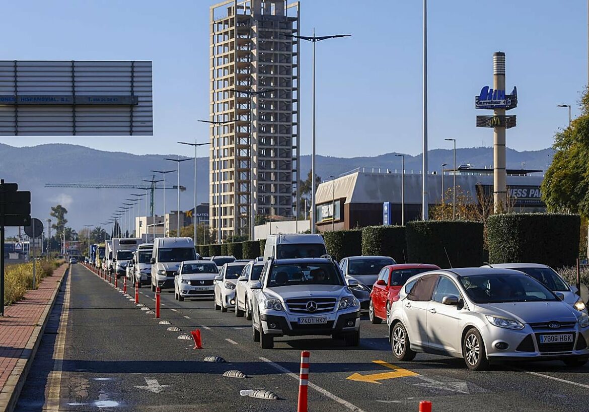 La avenida Miguel Indurain de Murcia no se reabrirá al menos hasta finales de septiembre