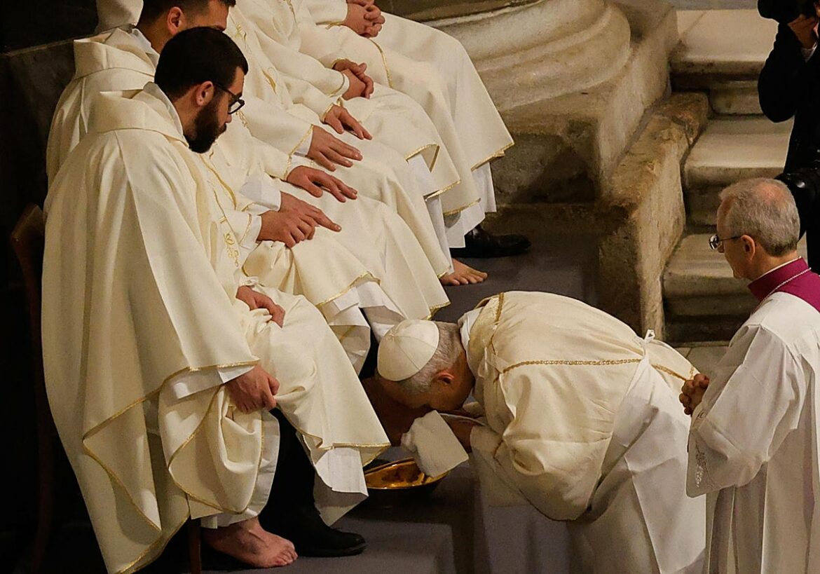 León XIV advierte en su primera Semana Santa como Papa de que «en la política, el bien no puede provenir de la prepotencia»