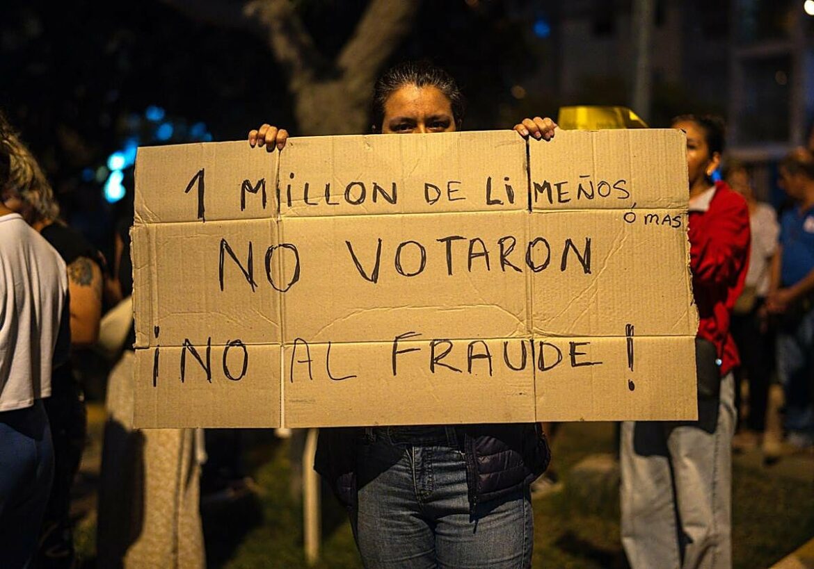 La hija de Fujimori espera rival para la batalla final por la presidencia de Perú