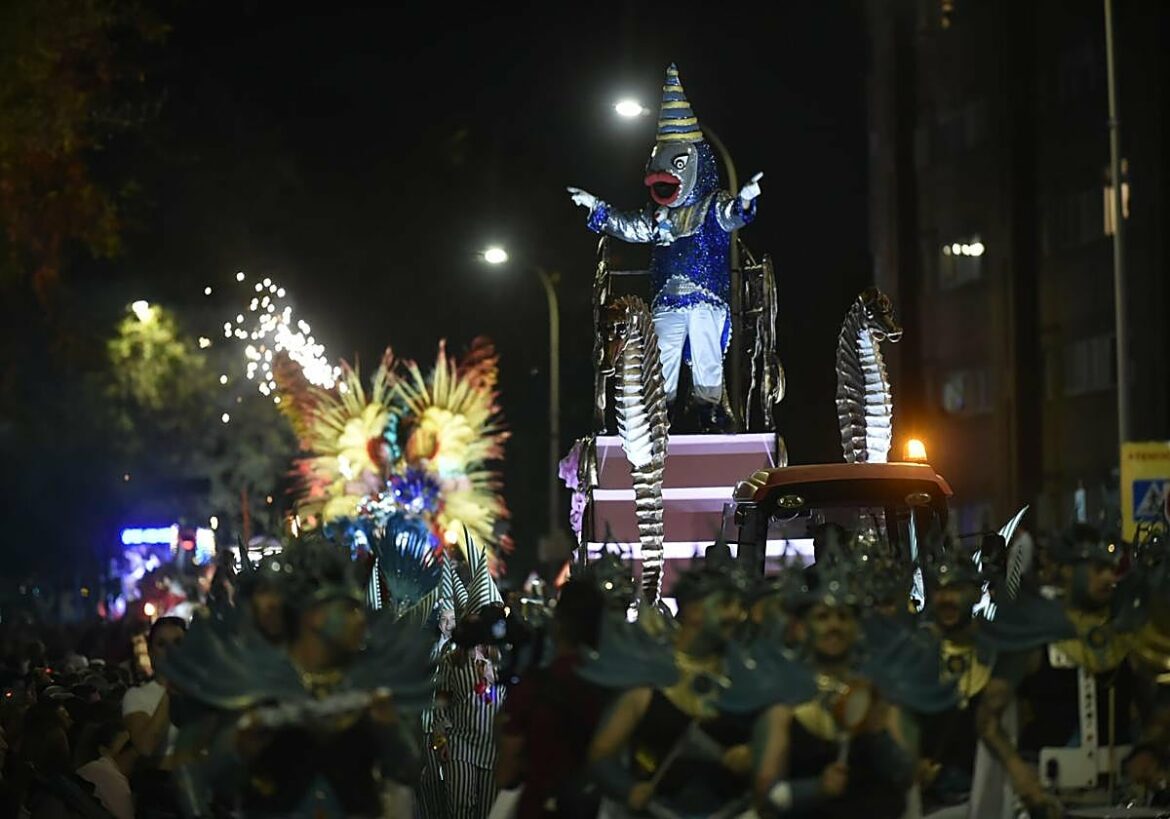 La llama de la Sardina sigue viva en Murcia en el histórico desfile del 175 aniversario