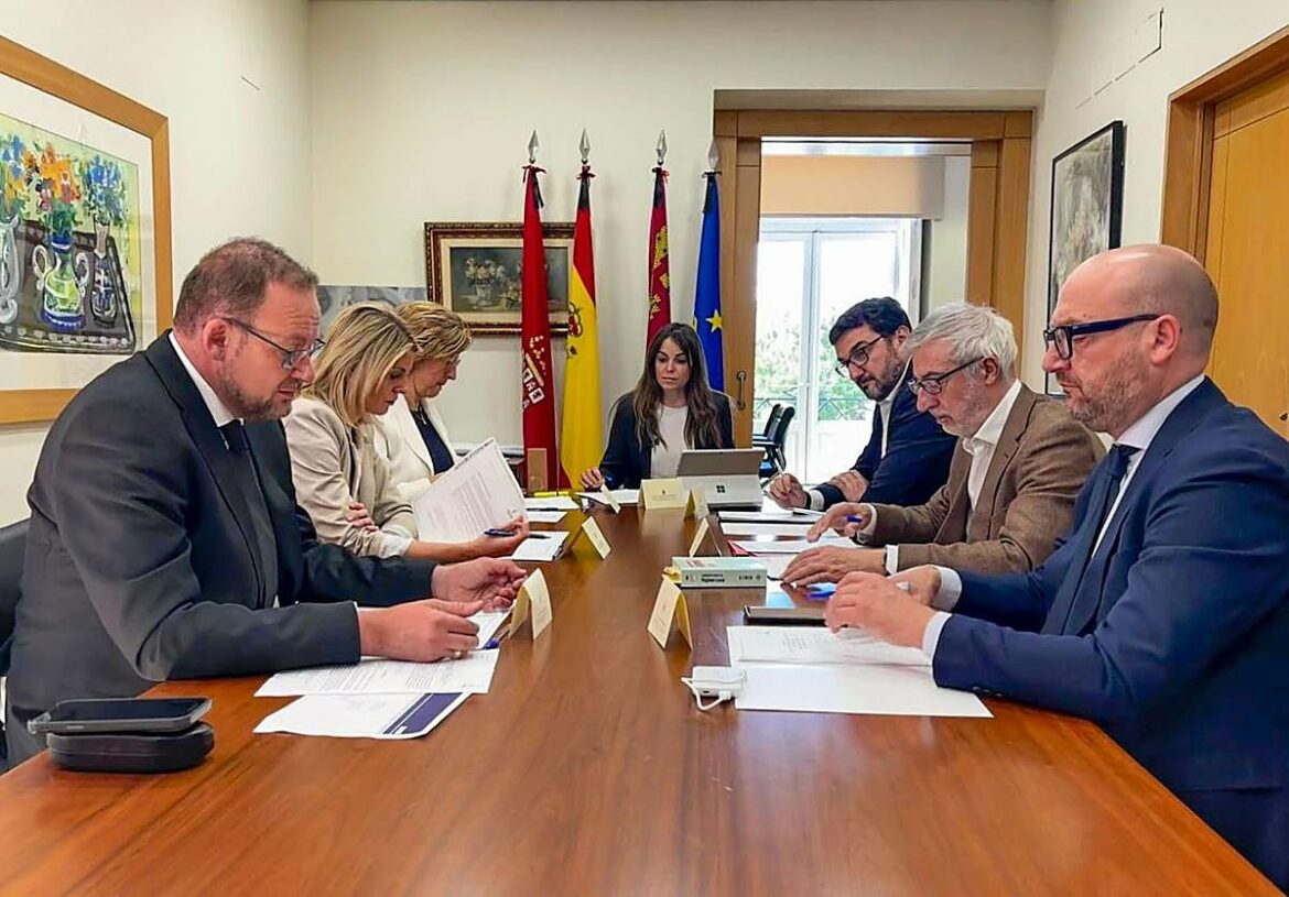 Rebeca Pérez se perfila como relevo de Ballesta en un Ayuntamiento de Murcia que intenta volver a la normalidad