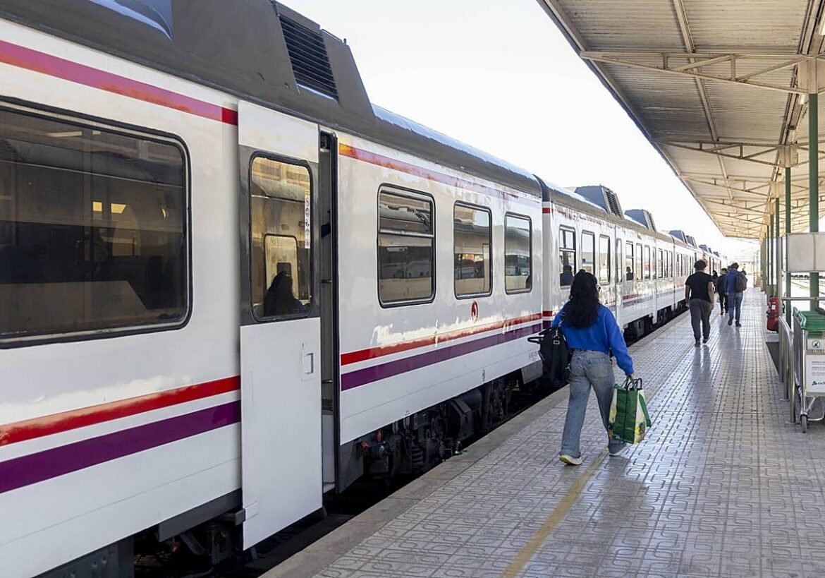 Las obras de la línea ferroviaria Murcia-Cartagena dejarán sin servicio la estación de Torre Pacheco