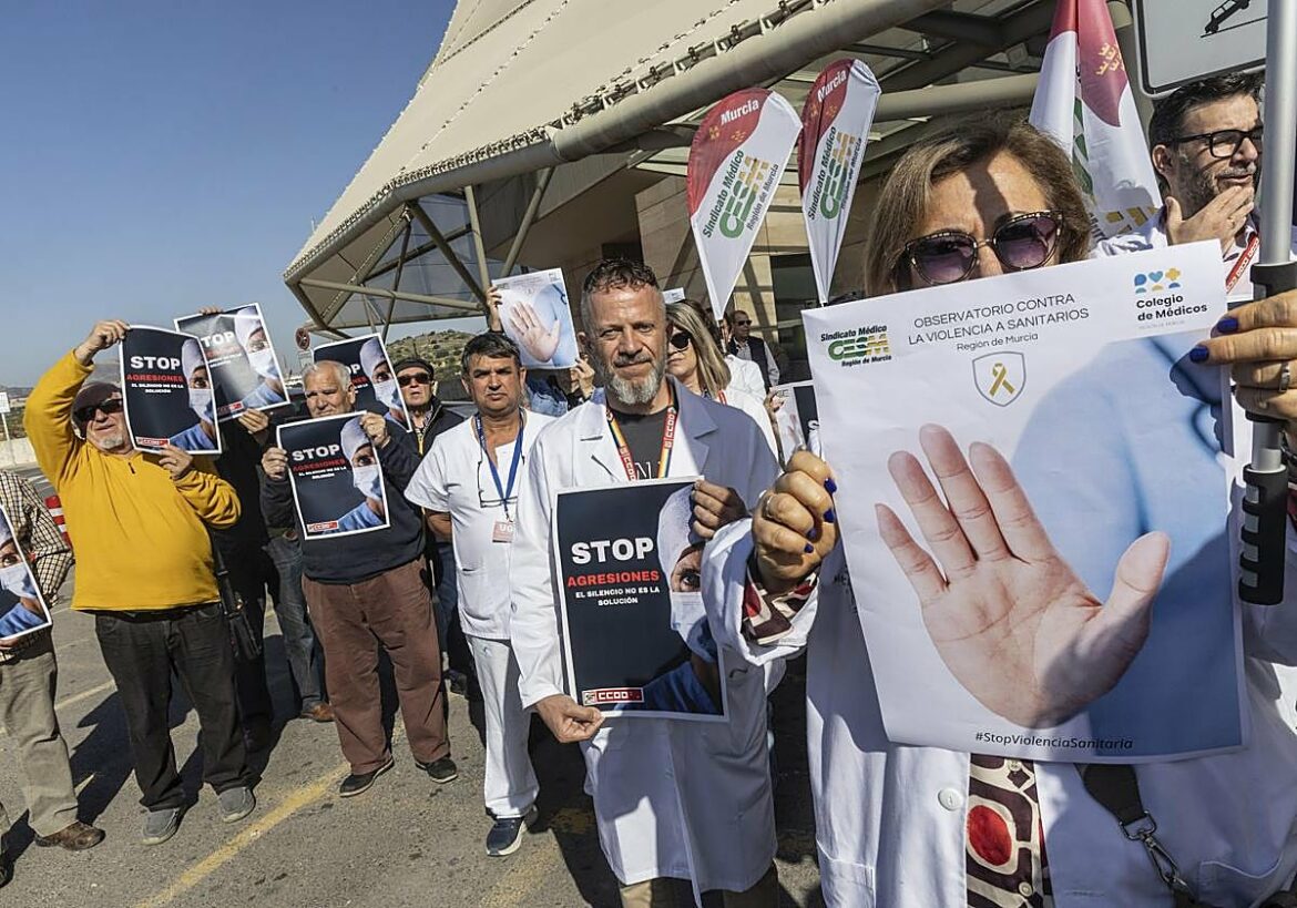 La ley sobre agresiones a sanitarios recibe 39 enmiendas de los grupos