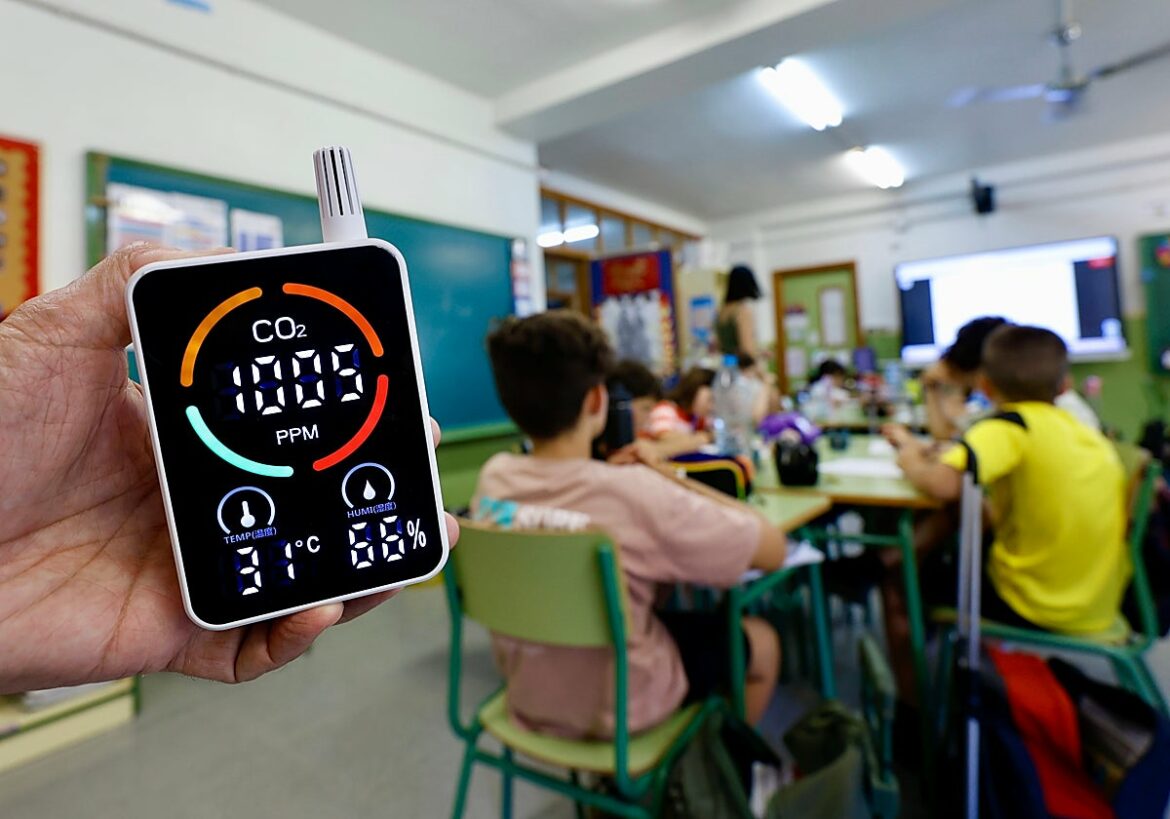 Pendientes del termómetro: decenas de colegios suspenderán clases por exceso de calor