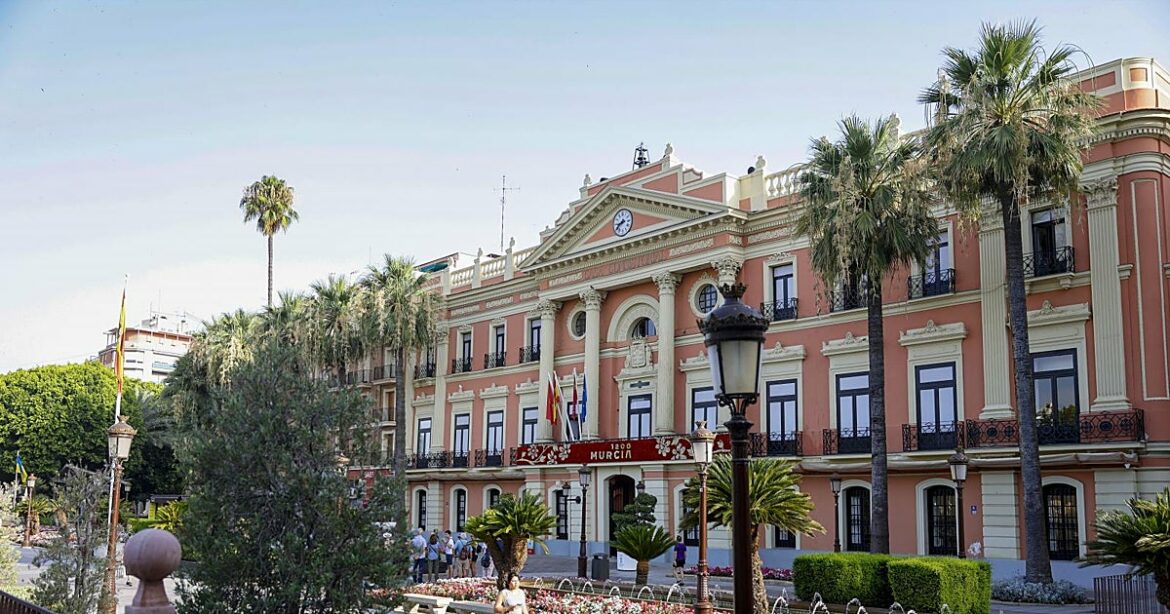 Los sindicatos denuncian retrasos para cubrir plazas vacantes en el Ayuntamiento de Murcia