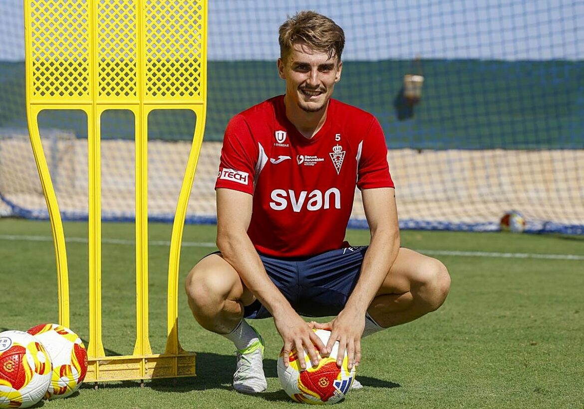 La renovación de Antxon Jaso en el Real Murcia, una patada adelante por resolver