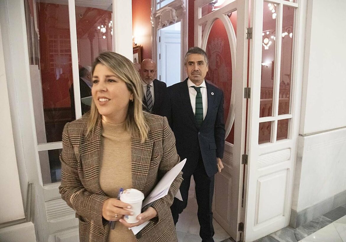 MC, PSOE y Sí Cartagena presentan una moción de censura contra Noelia Arroyo en el Ayuntamiento