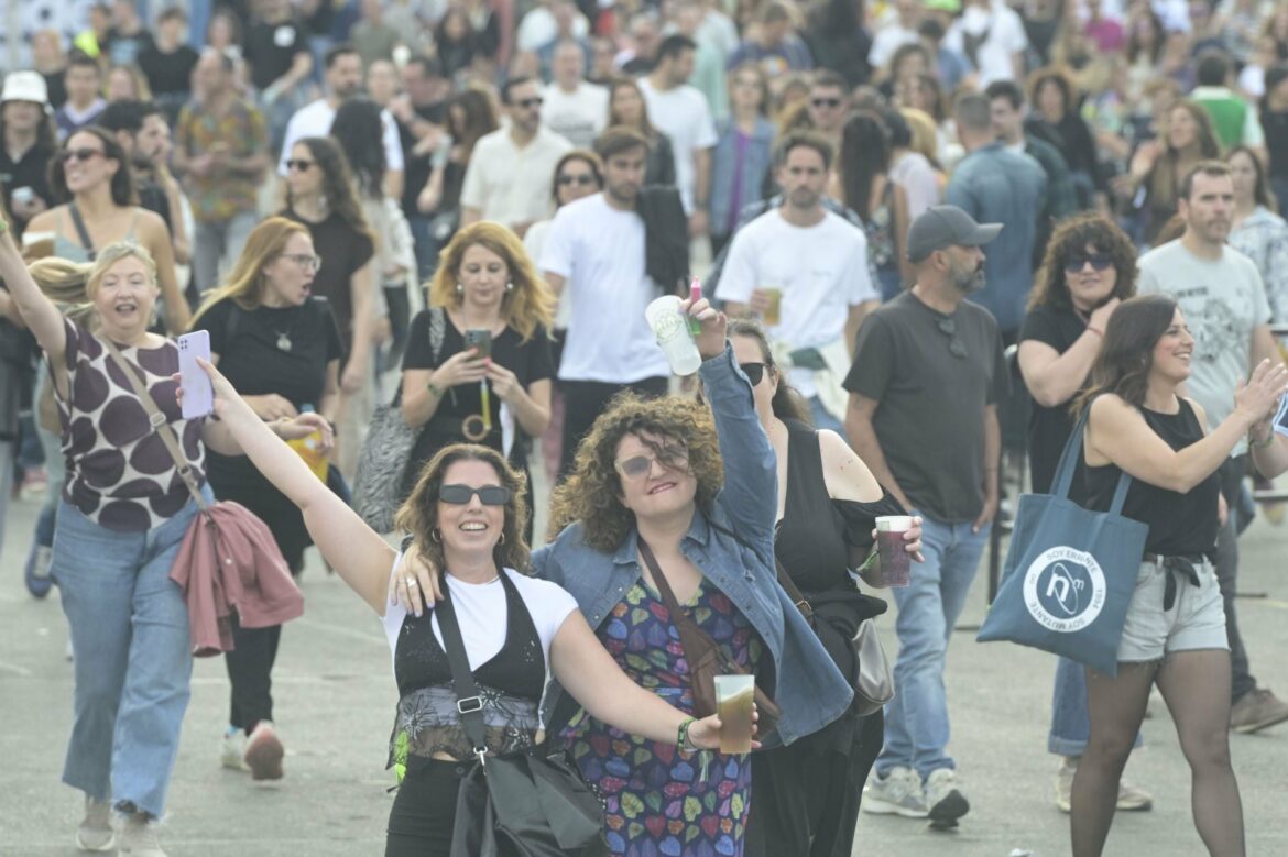 El Warm Up vence a la previsión de lluvia en su segundo día y pone a Murcia a bailar