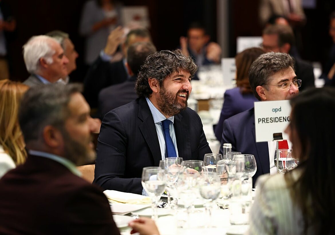 Miras reivindica la capacidad de la Región para crecer en industria «desde Escombreras hasta el Noroeste»