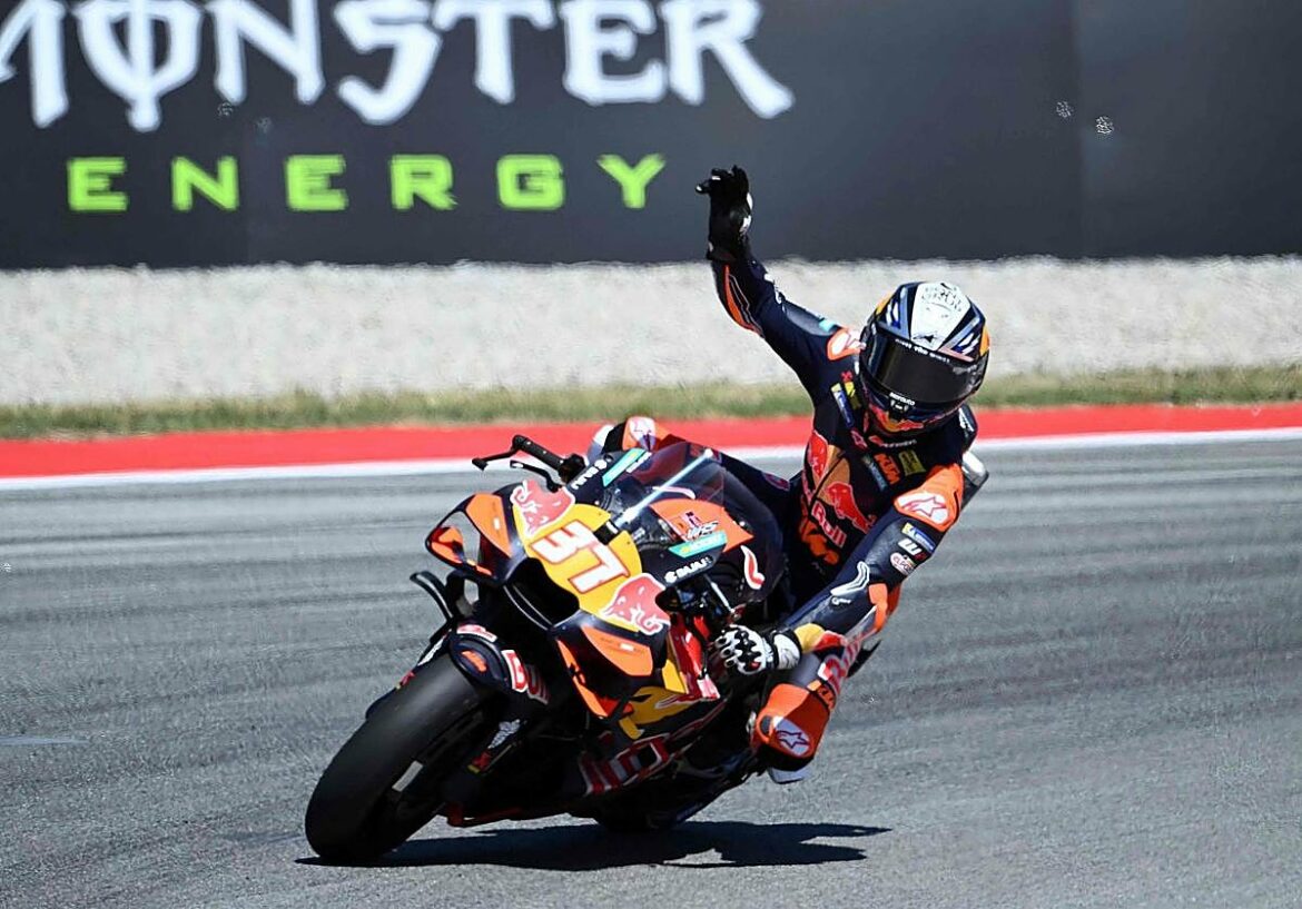 Pedro Acosta sigue reinando en Barcelona y logra la segunda pole de su carrera en MotoGP